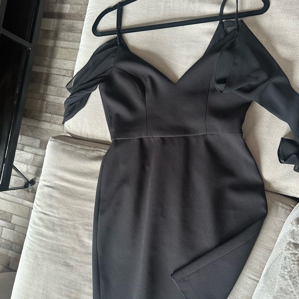 BCBGMaxAzria Black Bodycon Dress with V-Neck and Cap Sleeves